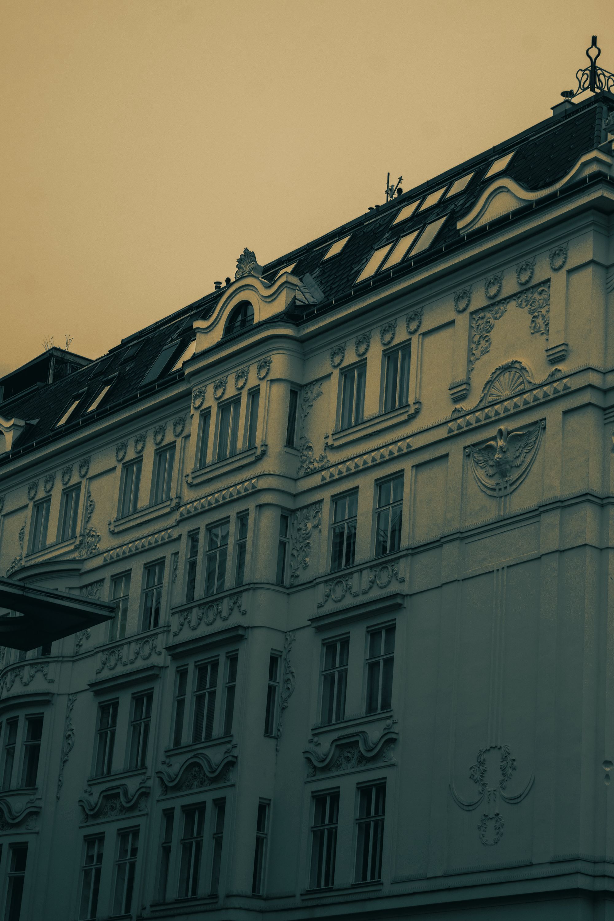 Klassische Altbaufassade mit Stuckelementen