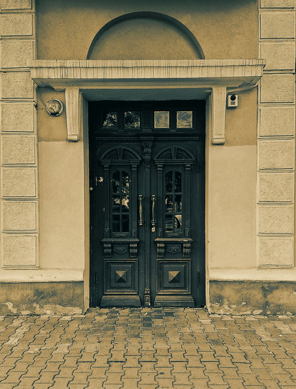 Historische Eingangstür eines Altbaus